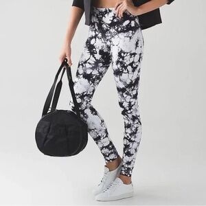 Lululemon Wunder Under Pant (Hi-Rise) (Shibori)
Shibori White Black